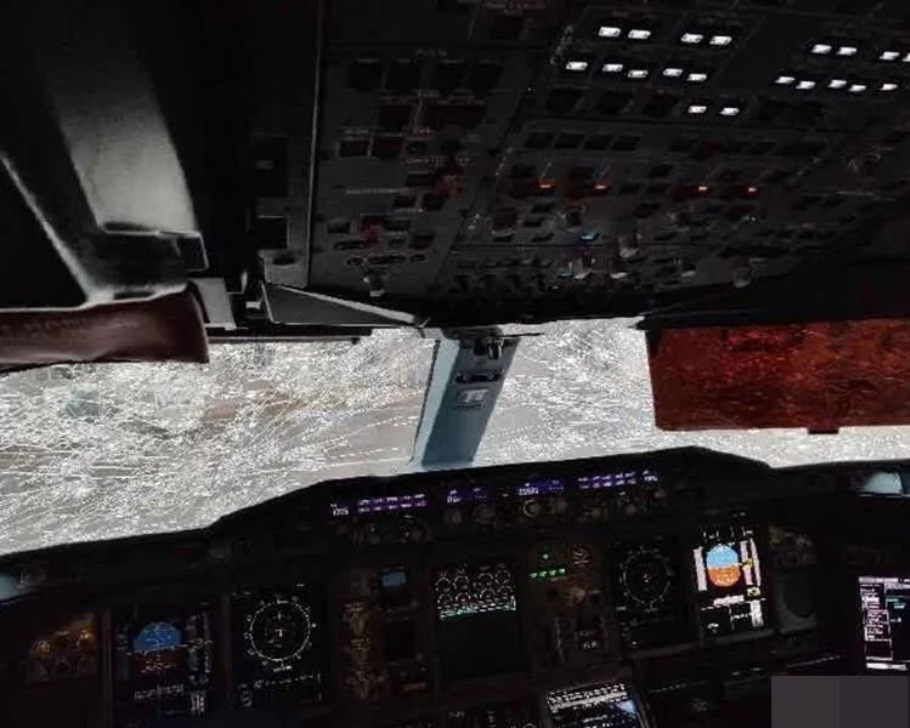 中国南方航空のa380が激しい雹の影響を受け緊急着陸 コックピットの窓に多数のひび Sky Budget スカイバジェット