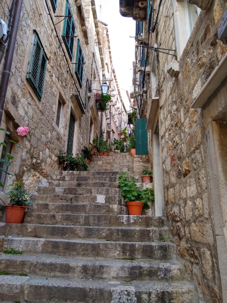 魔女の宅急便 紅の豚 などのジブリ映画のモデルになったとされる街 ドゥブロヴニクの旅行記 Sky Budget スカイバジェット