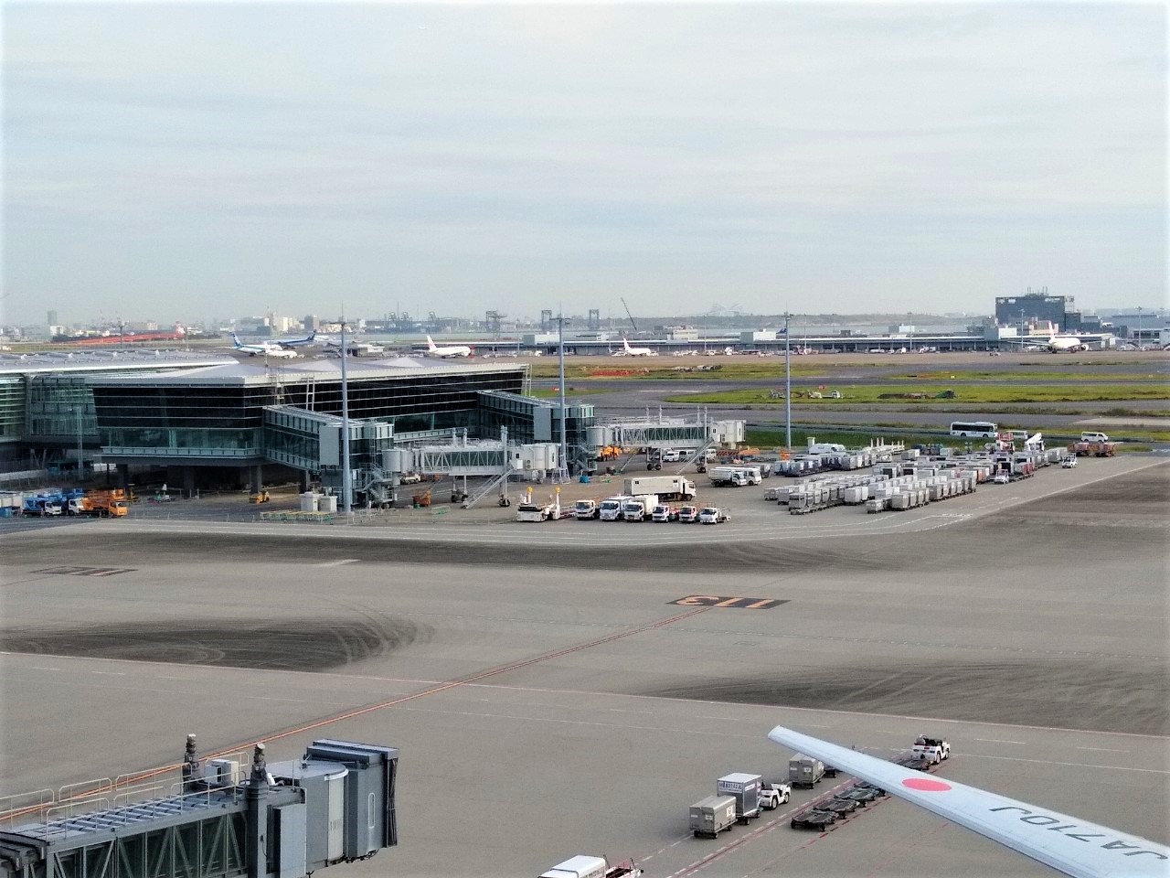 羽田空港国際線ターミナル 新ボーディングブリッジを本日より供用開始 サテライト側のスポット番号は全ゲート変更 Sky Budget スカイバジェット