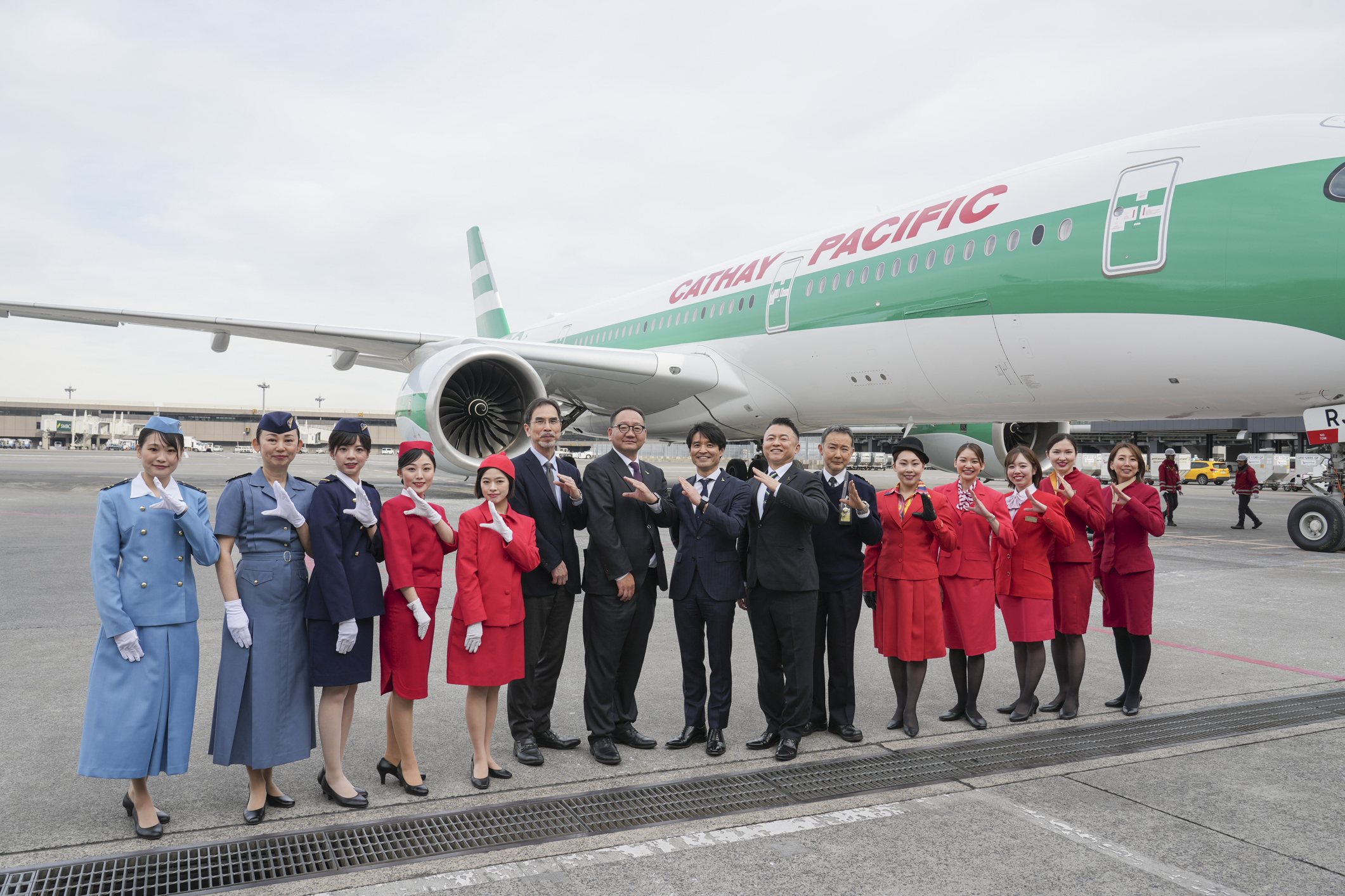 キャセイパシフィック航空、創立80周年記念特別塗装機を日本初披露